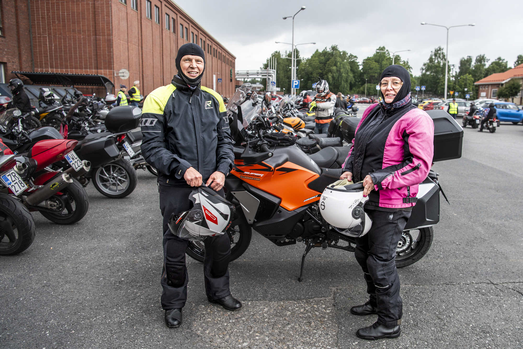 Matti ja Heini Sorjonen tulivat tapaamiseen Lauritsalasta.
Jorma Tiainen Simpeleeltä.
Riitta ja Juha Ylijoki tulivat Lahdesta.
Kari Puolakka Heinolasta.
Valkeakoskella asuva Tapio Kyllästinen oli Musareilla kotikentällään. Tyttäret Emmi ja Jenna sekä tyttärenpoika Väinö olivat menossa katsomaan jalkapallo-ottelua Haka–KäPa.
Panu ja Tiina Lampinen olivat ajaneet Jämsästä.
Petri Kivelä Kaipolasta.
Erkki Aronen ja Marko Berg Jämsänkoskelta.
Arto ja Eija Hulkko Imatralta.