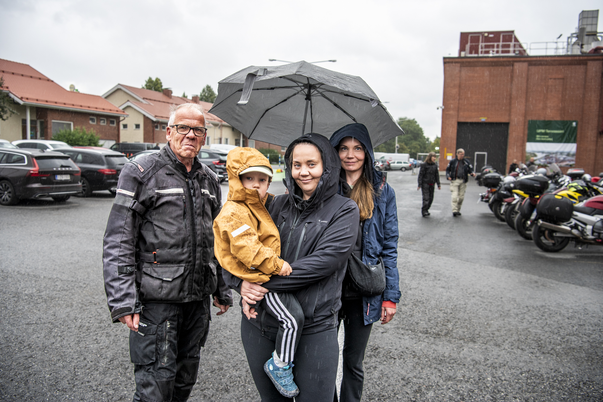 Matti ja Heini Sorjonen tulivat tapaamiseen Lauritsalasta.
Jorma Tiainen Simpeleeltä.
Riitta ja Juha Ylijoki tulivat Lahdesta.
Kari Puolakka Heinolasta.
Valkeakoskella asuva Tapio Kyllästinen oli Musareilla kotikentällään. Tyttäret Emmi ja Jenna sekä tyttärenpoika Väinö olivat menossa katsomaan jalkapallo-ottelua Haka–KäPa.
Panu ja Tiina Lampinen olivat ajaneet Jämsästä.
Petri Kivelä Kaipolasta.
Erkki Aronen ja Marko Berg Jämsänkoskelta.
Arto ja Eija Hulkko Imatralta.