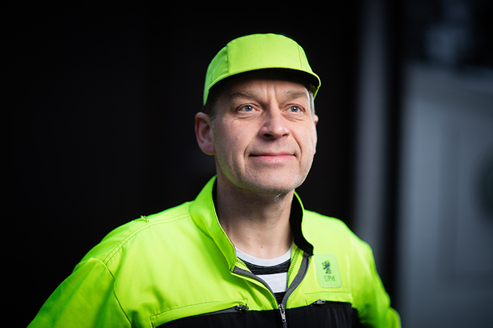 Jari Pitkäniemi on paperikoneenhoitaja ja tiiminvetäjä UPM:n Jämsänkosken paperitehtaassa.