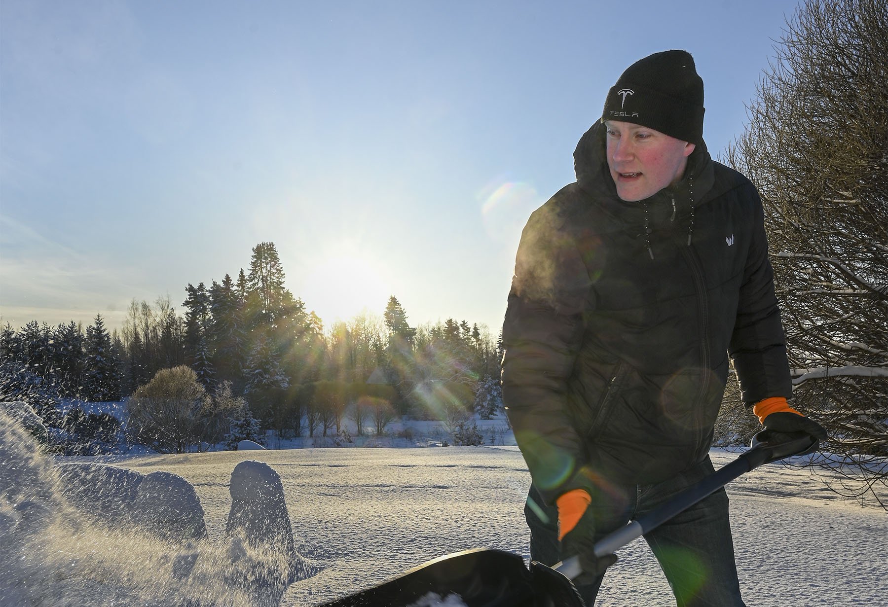 Jarno Kivi asuu vaimonsa ja sekarotuisen koiransa kanssa Lempäälässä Ideaparkin takana näkyvien peltojen takana, käy Takolla töissä Teslalla ja on muutenkin tyytyväinen elämäänsä.