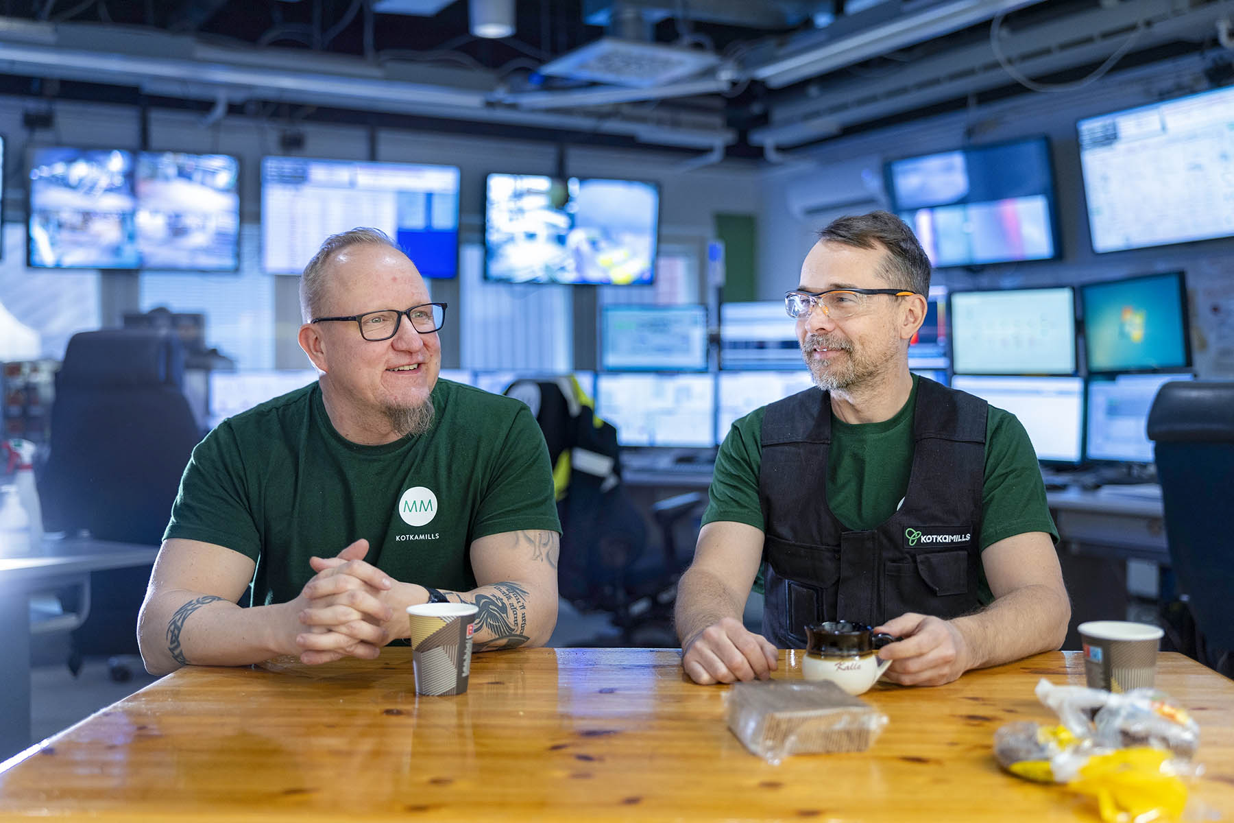 Työpari. Ville Ruuth (vas.) toteaa, että laitos pysyy ehdottomasti paljon paremmin näpeissä kahdestaan. Hän kehuu, että Kalle Kurvinen on äärimmäisen mukava työ­kaveri, sellainen pedantti tyyppi.