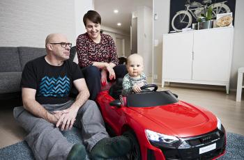 Perhevapaauudistus on kannustanut isiä jakamaan hoitovastuuta.