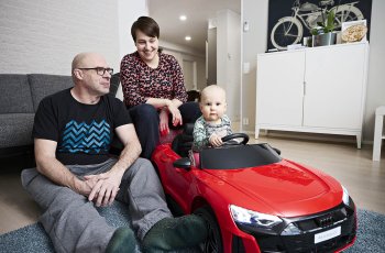 Perhevapaauudistus on kannustanut isiä jakamaan hoitovastuuta.