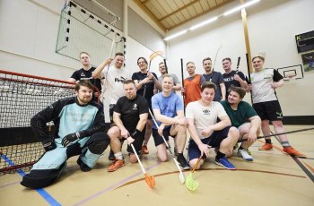 Risto Pääkkö ihmettelee itsekin, kuinka paljon on työkavereiden kanssa vapaa-ajalla. Mutta mikäs siinä, kun seura on hyvää.