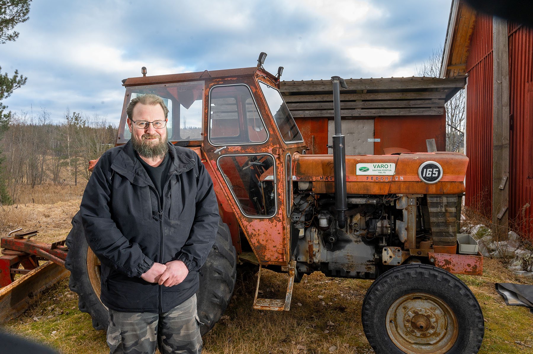 Pasi Nuolimo on 53-vuotias varastotyöntekijä Pa-Hu:n pakkaus­materiaali­tehtaalla Veikkolassa.
