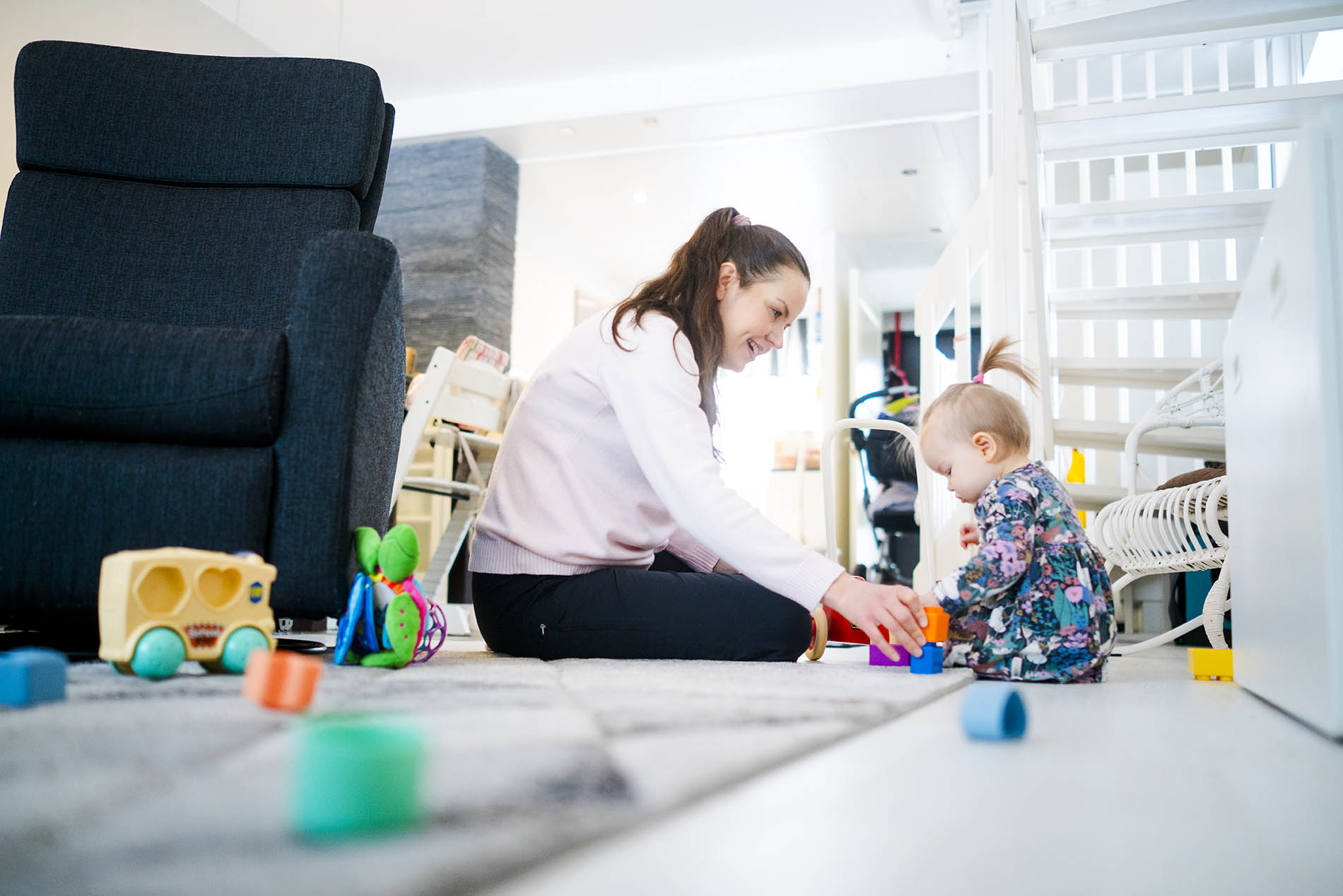 Roosan nykyisenä virkana on toimia Veeran kaikkena. Elokuussa Roosa palaa töihin Lahden Stora Ensolle laboratorioon, ja Veera aloittaa virallisen elämänsä päivähoidossa.
