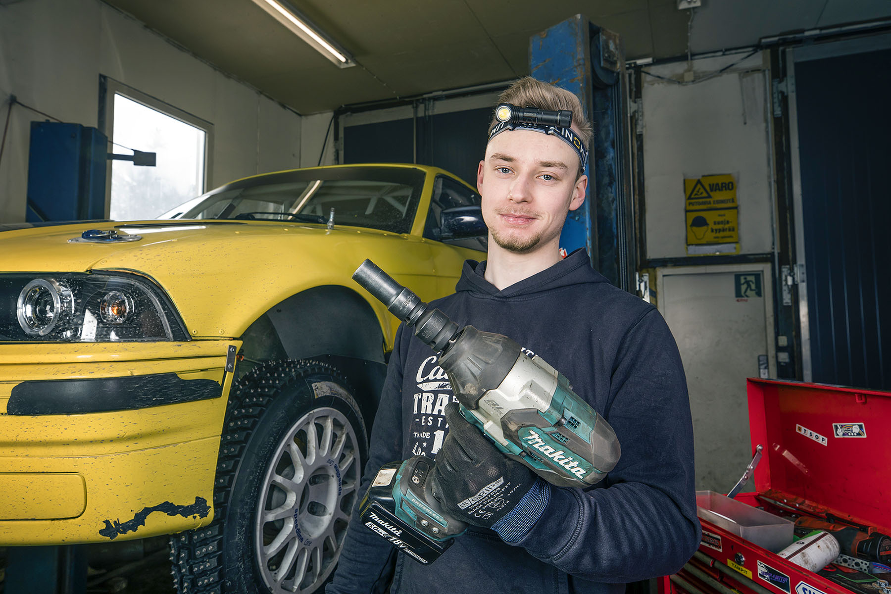 Aleksi Kehus aloitti autojen korjailun kymmenvuotiaana.
Aleksi Kehus on 23-vuotias mekaaninen käynninvarmistaja Metsä Boardin Kemin kartonkitehtaalta.