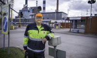 Stora Enso aikoo sulkea Anjalan paperitehtaalta toisen paperikoneen. Yhtiön kiire etsiä pysyvää ratkaisua ihmetyttää pääluottamusmies Jari Punakiveä.
