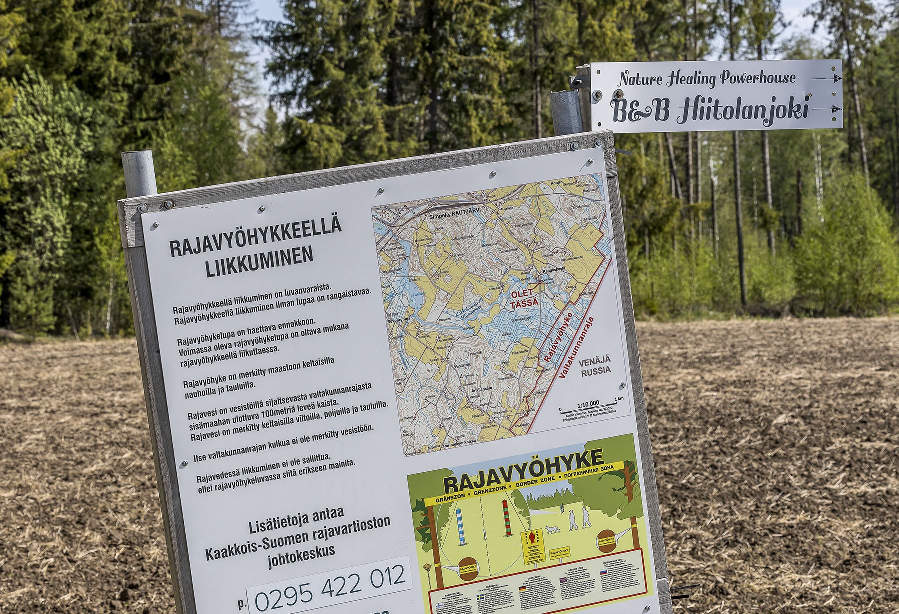 Täältä se kaikki alkoi – Sami Huikon lohensuojelu. Huikko kavereineen teki ”kevytkunnostusta” Kangaskoskella jo 2000-luvun alkupuolella, jotta lohinaaraat saisivat parempia kutupaikkoja.
Hiitolanjoella ollaan lähellä Venäjän rajaa eikä rajavyöhykkeellä saa liikkua ilman lupaa.