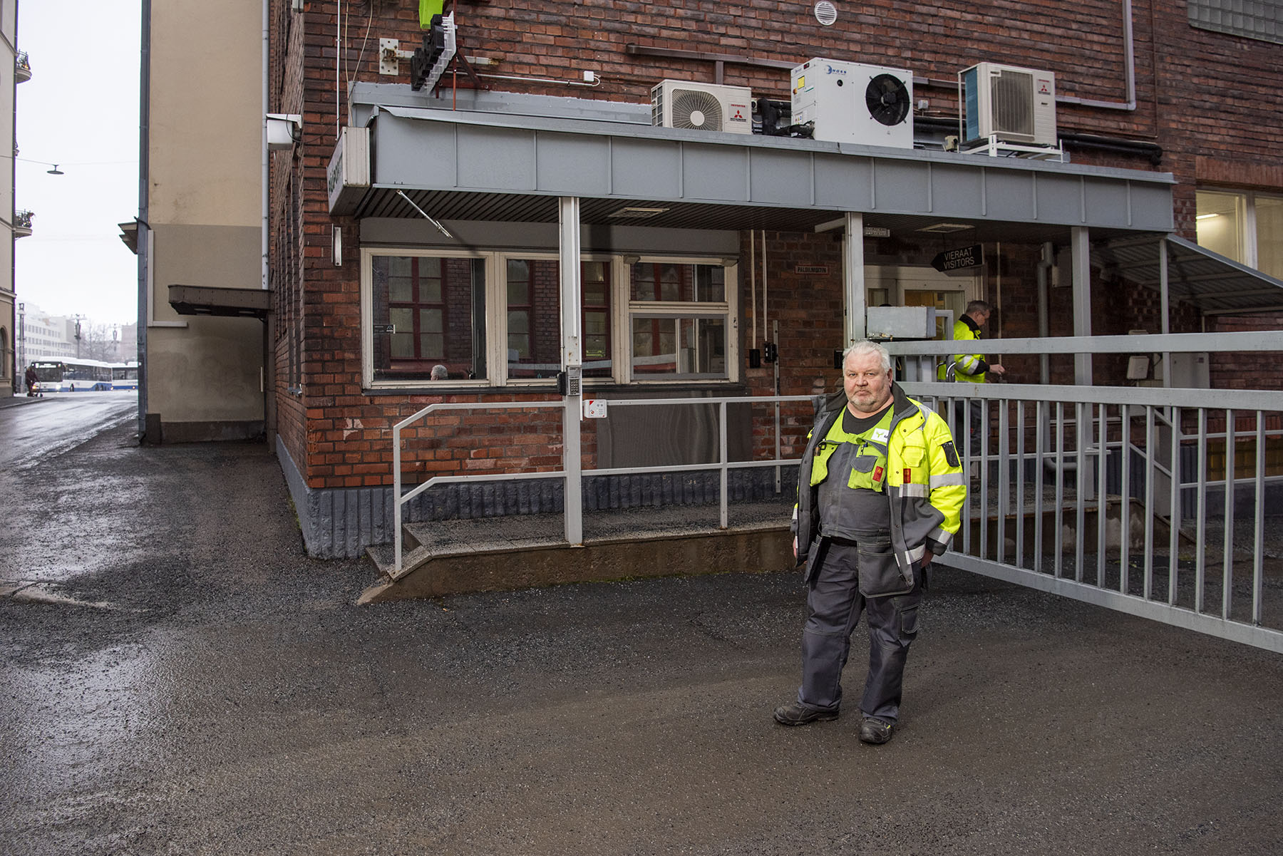 Takon pääluottamushenkilö Juha Ruoranen kuvattiin Takon portilla Tampereen keskustassa tammikuussa.
