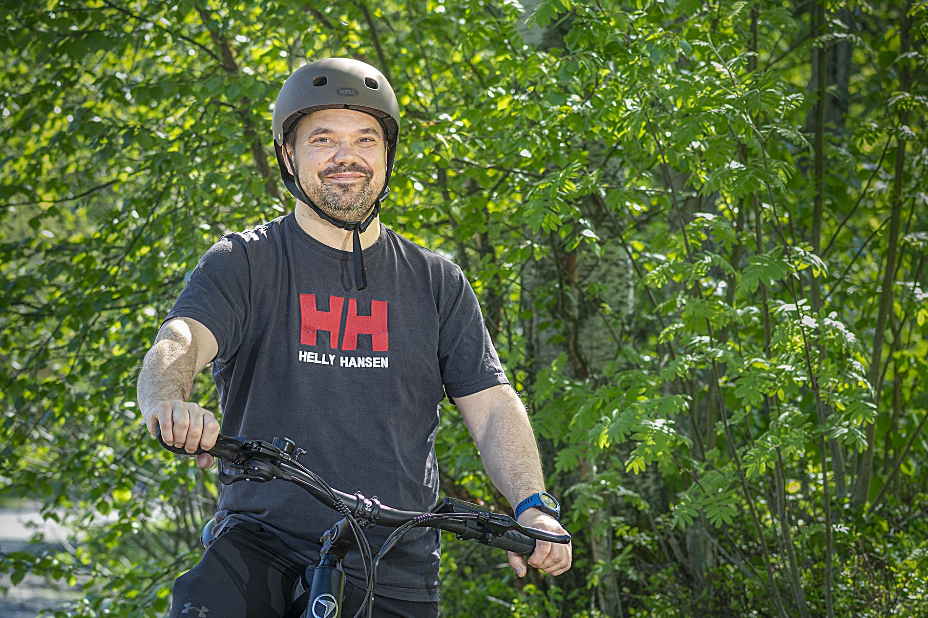 Timo Viljanen tekee töitä Nokian Essityllä mekaanisessa kunnossapidossa, viime aikoina yhä enemmän suuna päänä työläisten edunvalvontatöissä. Pyöräilystä on tullut hyväksi havaittu keino puhdistaa aivot ylenmääräisestä sosiaalisuudesta.
