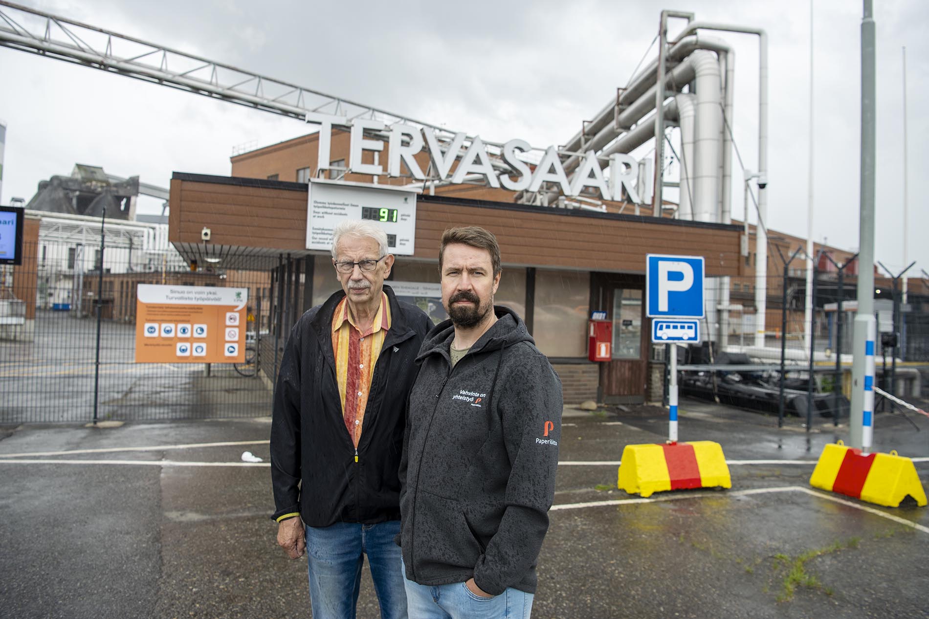  Ari uskoo tulleensa omiensa parissa arvostelluksi toisinaan omavaltaiseksi ja liian itsenäiseksi. – Tehtaan jatkuvuuteen kuitenkin aina pyrin, mikä tarkoitti kehitystä ja työpaikkojen säilyttämistä. Arto pitää itseään luottamustehtävässä ratkaisukeskeisenä. Selkävoittoihin ei pidä pyrkiä. – Monet asiat ja ristiriidat henkilöityvät pääluottamushenkilöön. Täytyy laittaa itsensä likoon ja ottaa kritiikki vastaan.