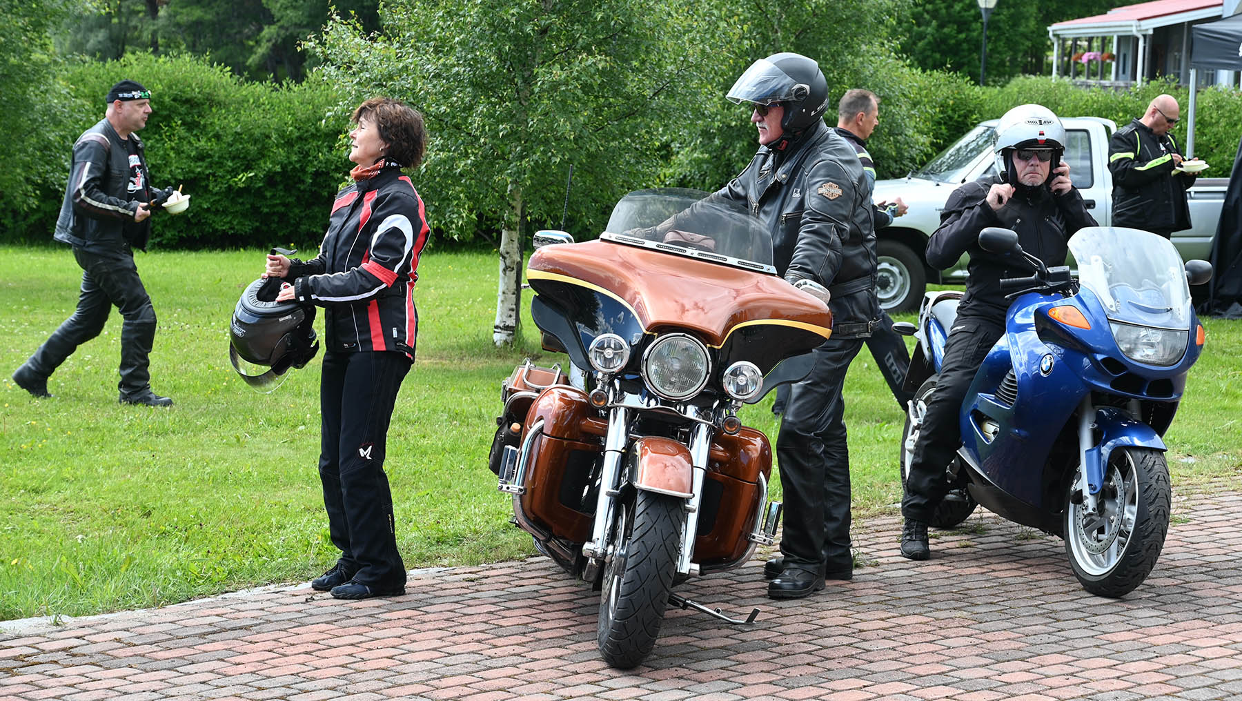 Himoksessa ollaan, yhdessä 204:n paperiliittolaisen motoristin kanssa. 