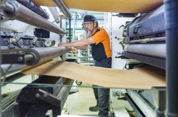 Kari Kotka, jonka ystävät tuntevat Kallena, sai vakituisen työpaikan 59-vuotiaana.