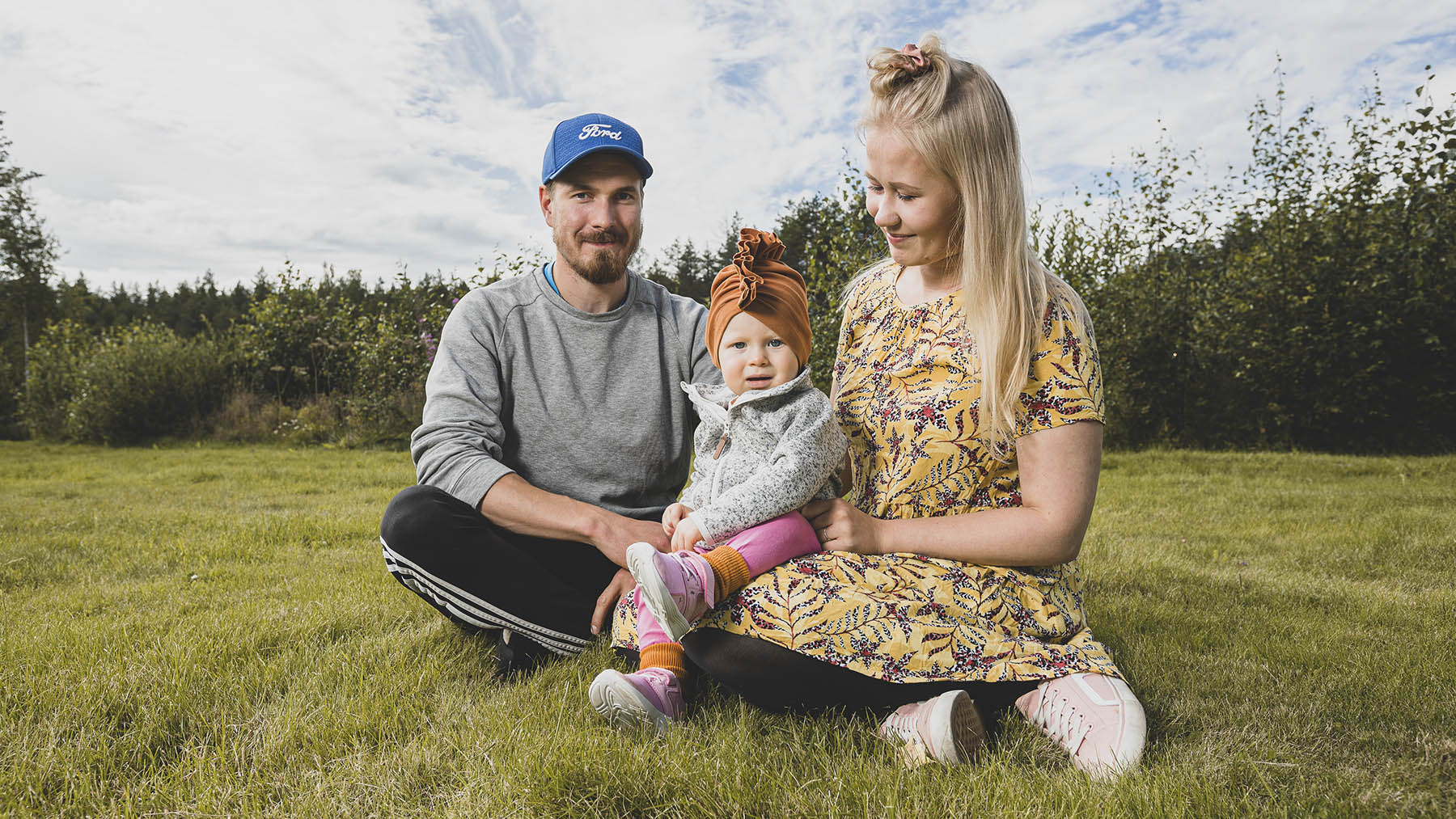 Elmeri Piik arvioi, että perhe­vapaauudistus on oikean­suuntainen.  Piikin ja Emma Rosenholmin tytär Elma täytti kesällä vuoden. 
