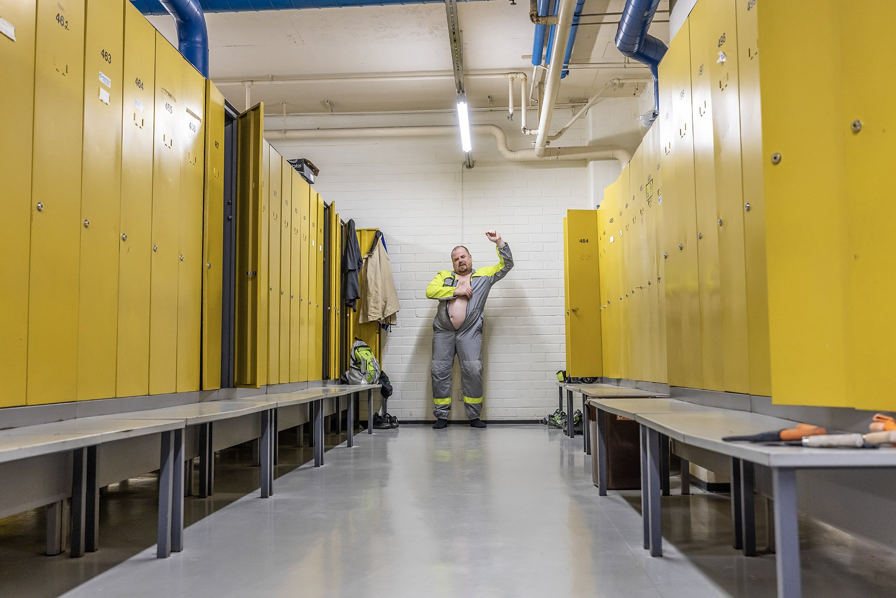 – Pää on edelleen vähän sekaisin. Lappuja lyödään käteen ja menet vain seuraavaan pisteeseen, Henrik Nyström kuvaili ensimmäisen muutosturva­infon jälkeen. Hänen muutosturvapakettiinsa kuuluu noin kymmenen tapaamista. Niissä käydään läpi muun muassa työhakemuksen ja cv:n tekoa.