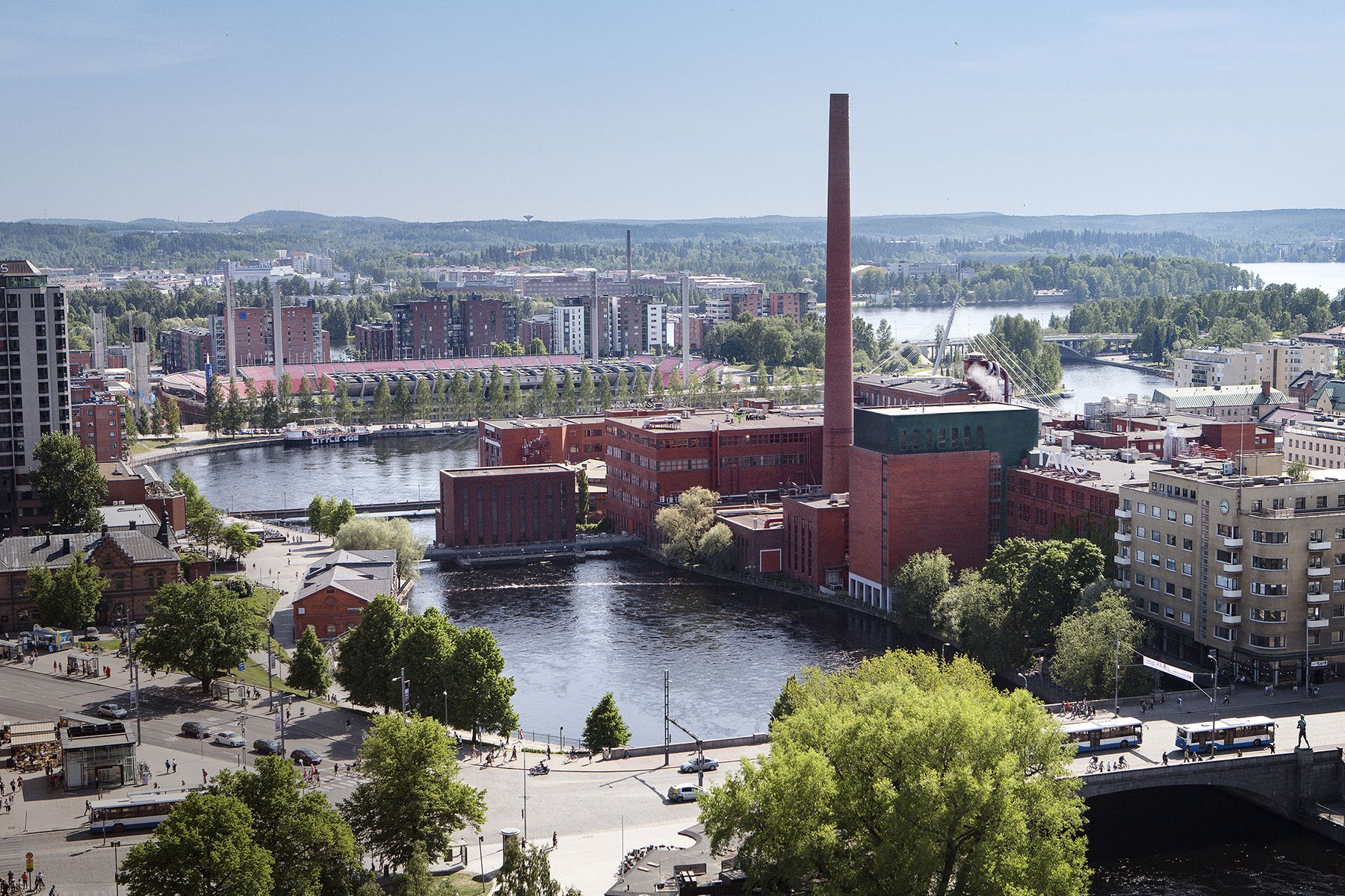  Metsä Boardin muutosneuvotteluiden piirissä on noin 1100 henkilöä seitsemällä tehdaspaikkakunnalla. Tampereen Tako on yksi tehtaista, joita neuvottelut koskevat. 