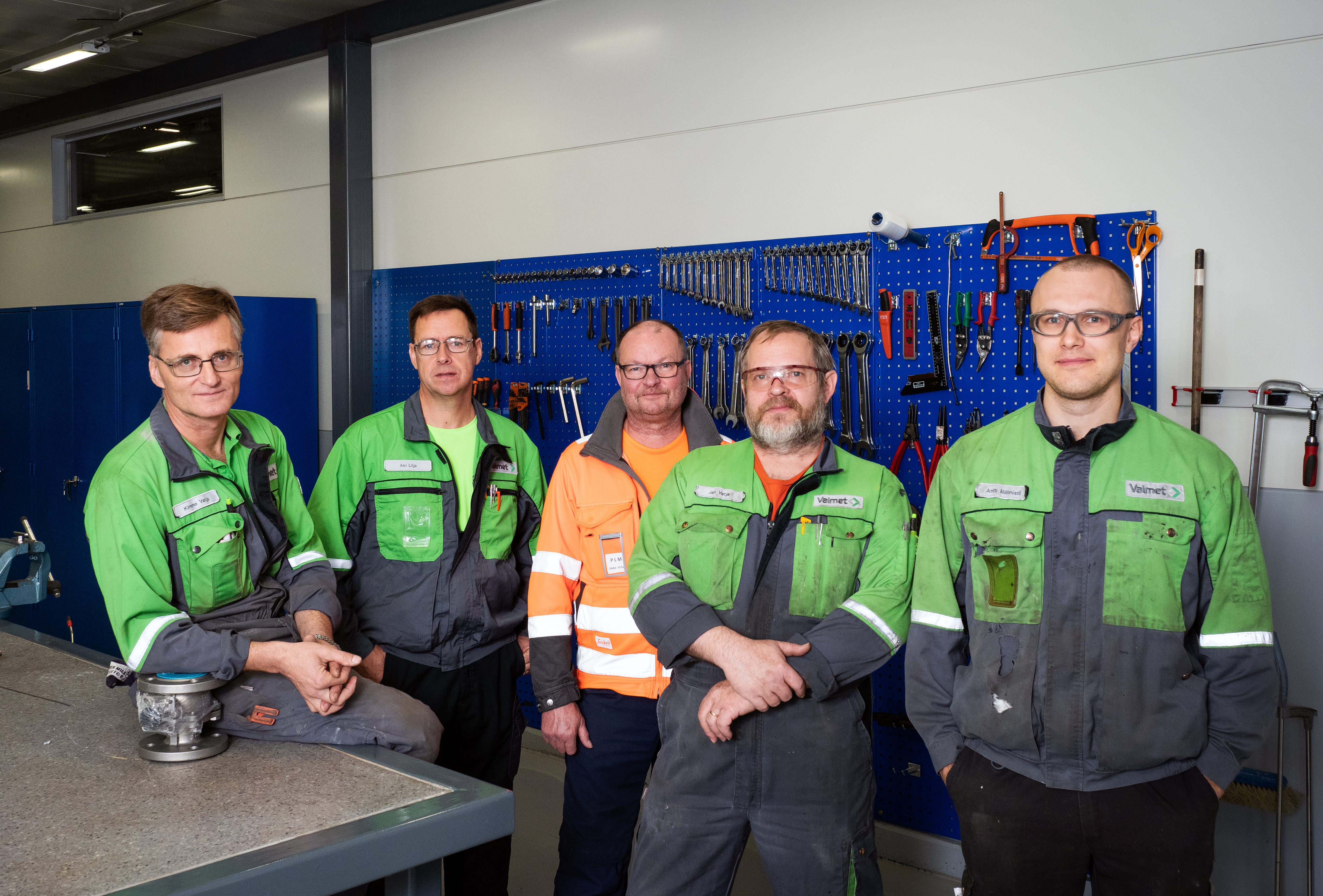 Valmetilla piisaa kiirettä. Kuvaan ehtivät Kimmo vatja, jukka Virta, Aki Lilja, Jari Vatja ja Antti Männistö.