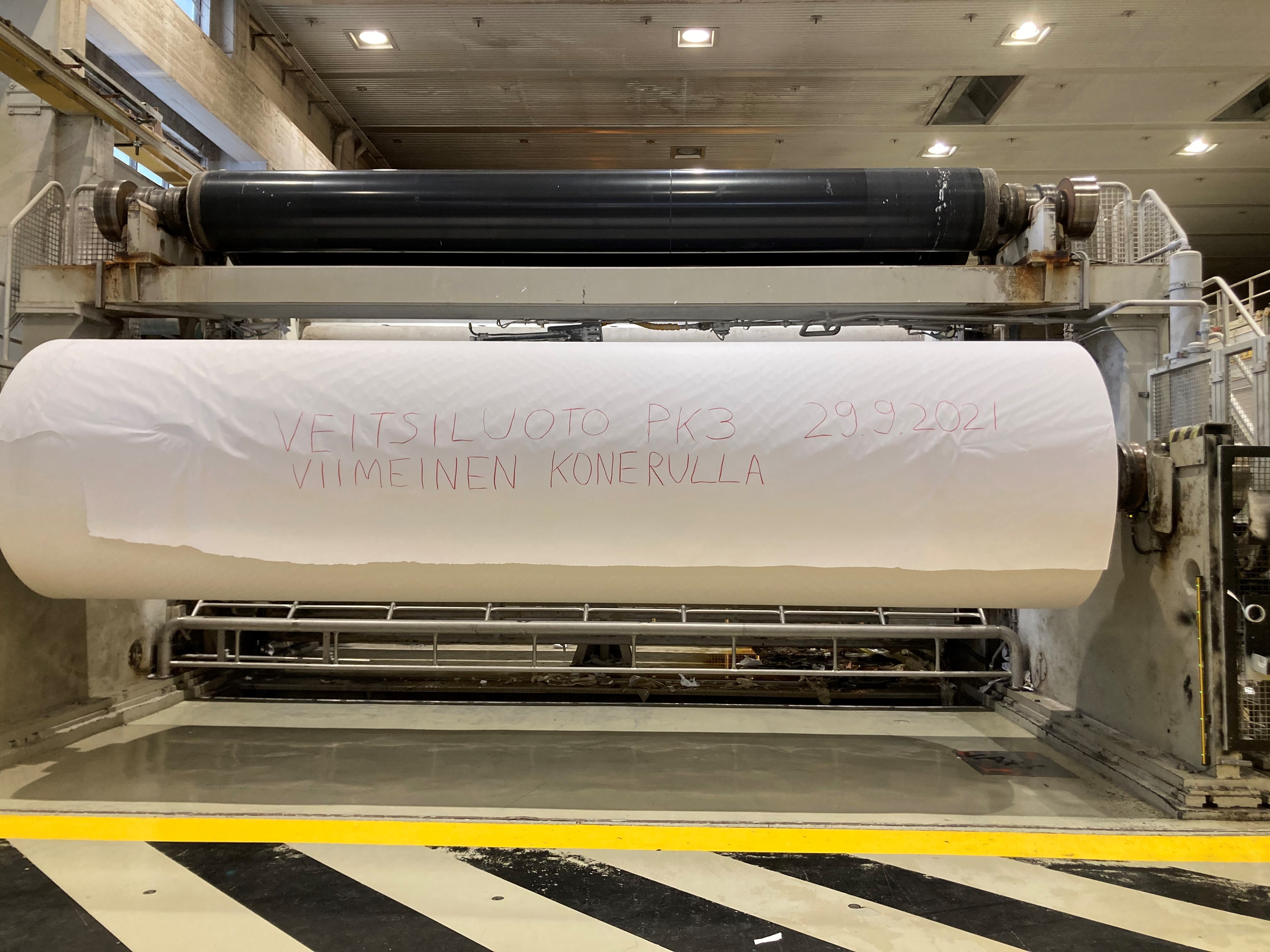 Stora Enson Veitsi­luodon PK3:n viimeinen konerulla valmistui Suomen uusimmasta paperikoneesta 29.9.2021 klo 7.31