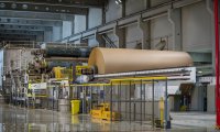 Stora Enso investoi miljardi euroa Oulun tehtaalle. Käytöstä poistettu paperikone muutetaan kartonkilinjaksi.